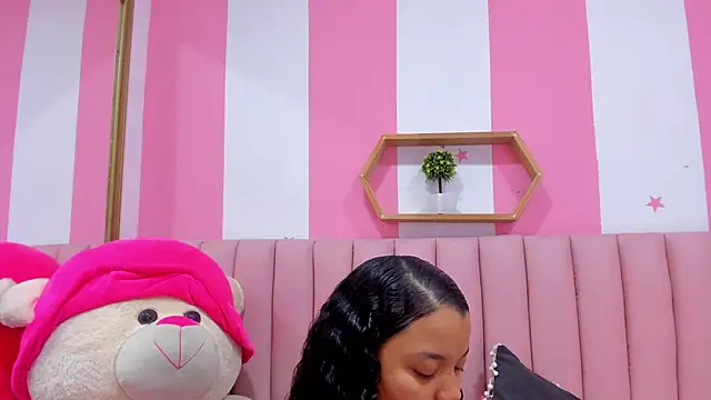 Snapshot of ISABELLA_020 chatting on October 2025 01:37:01 PM ISABELLA 020 online show from October 2025 01:37:01 PM