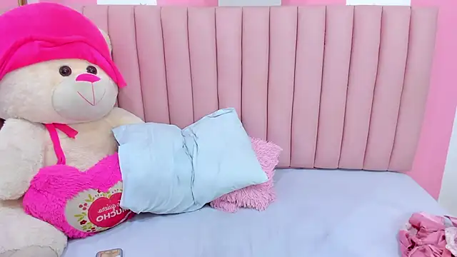 Snapshot of ISABELLA_020 chatting on December 2025 01:17:04 PM ISABELLA 020 online show from December 2025 01:17:04 PM