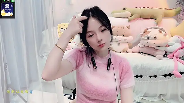 AKiKi711 online show from October 2025 04:26:01 PM