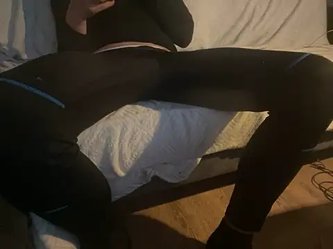 kiksnap-meistro5 online show from February 2025 05:04:01 PM