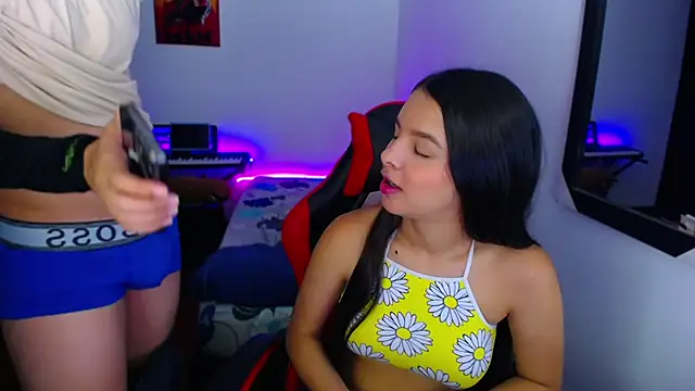 jessi and boy online show from November 2025 04:28:01 PM