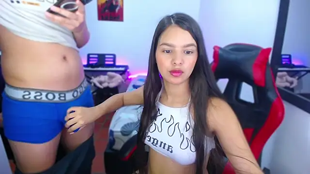 jessi and boy online show from November 2025 04:17:02 PM