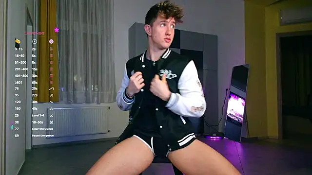 ChristianLevine  online show from November 2025 07:02:02 PM