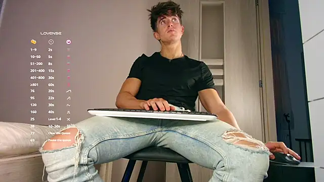 ChristianLevine  online show from December 2025 07:33:02 PM