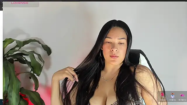 Snapshot of bella_hadid1_ chatting on March 2025 12:08:01 AM bella hadid1  online show from March 2025 12:08:01 AM