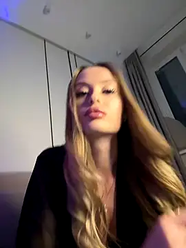 Snapshot of Sweet__Milly chatting on October 2025 02:46:01 PM Sweet Milly online show from October 2025 02:46:01 PM