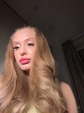 Snapshot of Sweet__Milly chatting on February 2026 04:05:02 PM Sweet Milly online show from February 2026 04:05:02 PM