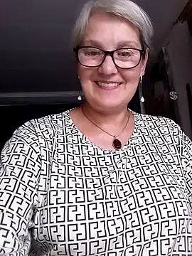 Snapshot of irinamaux chatting on June 2026 05:17:02 PM irinamaux online show from June 2026 05:17:02 PM