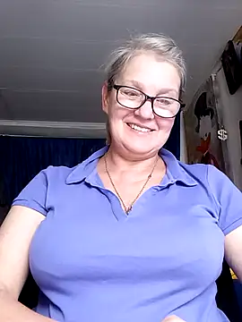 Snapshot of irinamaux chatting on July 2026 01:32:02 AM irinamaux online show from July 2026 01:32:02 AM