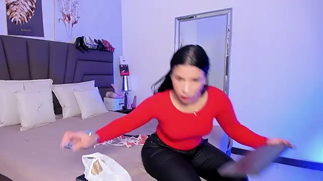 Sofi Perez  online show from March 2026 11:14:01 AM