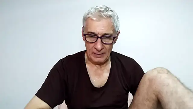 Snapshot of BIGUNCUTHARDCOCK chatting on February 2026 01:32:01 AM BIGUNCUTHARDCOCK online show from February 2026 01:32:01 AM