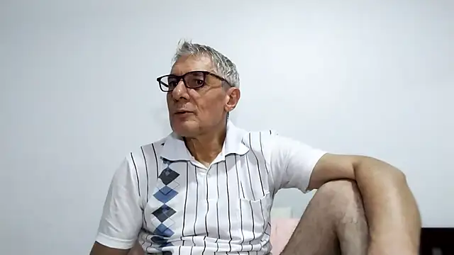 Snapshot of BIGUNCUTHARDCOCK chatting on February 2026 12:50:01 AM BIGUNCUTHARDCOCK online show from February 2026 12:50:01 AM