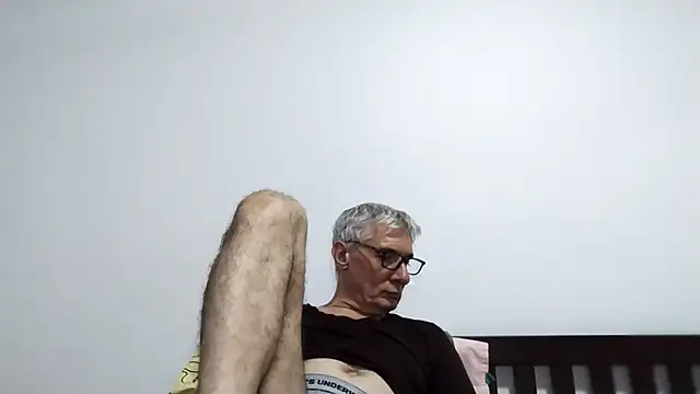 Snapshot of BIGUNCUTHARDCOCK chatting on February 2026 02:26:02 PM BIGUNCUTHARDCOCK online show from February 2026 02:26:02 PM