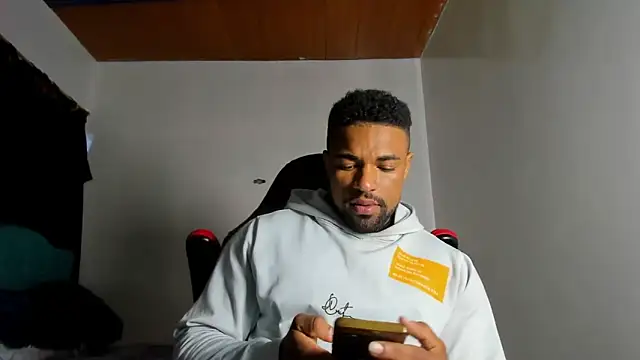 estebanlobo- online show from October 2025 11:23:01 PM