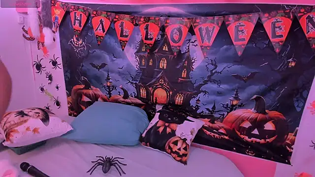 charlotte-11 online show from October 2025 03:29:01 PM