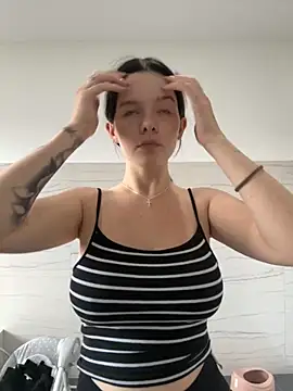 Snapshot of RoxiBlack chatting on October 2025 01:50:01 PM RoxiBlack online show from October 2025 01:50:01 PM