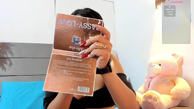 Julieta Coopeer  online show from March 2026 10:42:01 AM