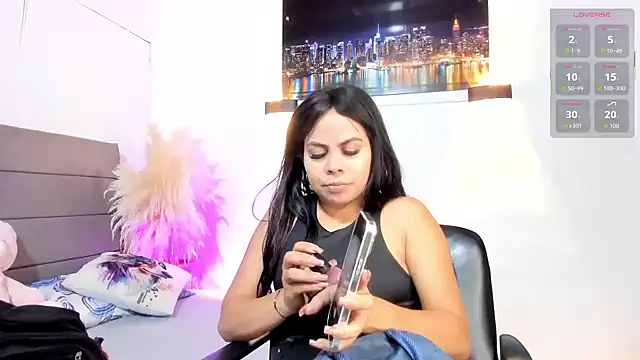 Julieta Coopeer  online show from May 2026 10:41:02 AM