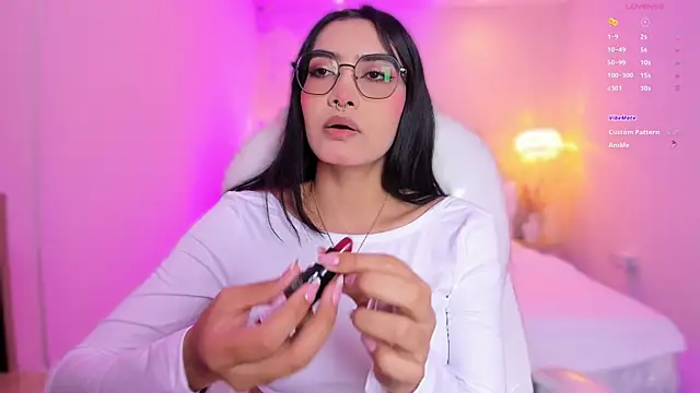 AzuraKindong online show from April 2026 07:14:01 PM