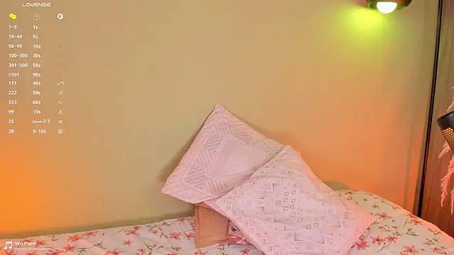 Snapshot of orchide_ chatting on May 2026 10:38:01 PM orchide online show from May 2026 10:38:01 PM