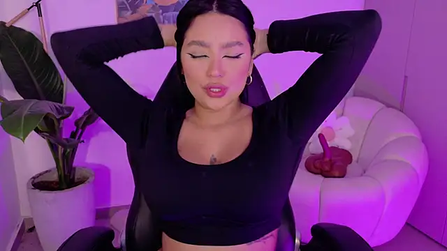 sarawinstone online show from December 2025 12:18:02 AM