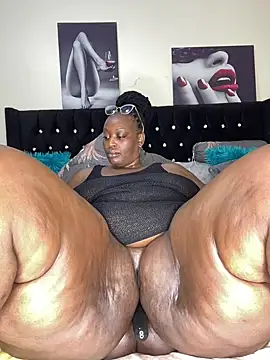 Snapshot of MsWhiteChocolatte chatting on January 2025 10:17:02 AM MsWhiteChocolatte online show from January 2025 10:17:02 AM