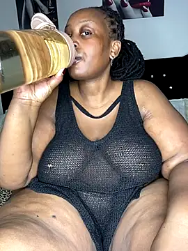 Snapshot of MsWhiteChocolatte chatting on October 2025 09:17:02 AM MsWhiteChocolatte online show from October 2025 09:17:02 AM