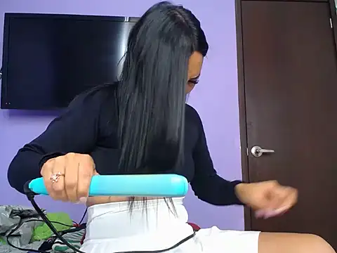 Laura martin  online show from October 2025 03:01:01 PM