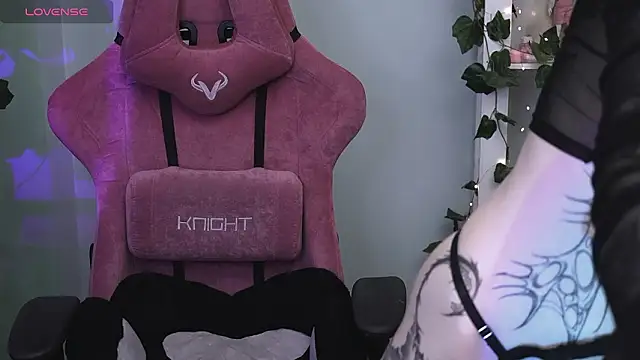 prettybones online show from March 2026 02:04:01 AM