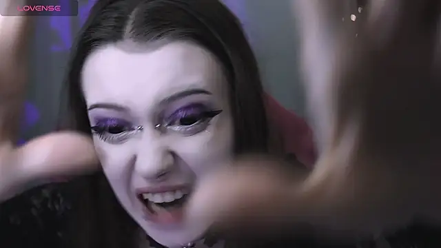 prettybones online show from March 2026 01:53:02 AM