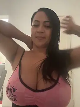 Snapshot of sophie-newton chatting on November 2025 03:38:02 PM sophie-newton online show from November 2025 03:38:02 PM