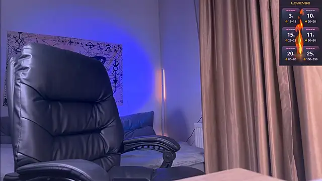 Femdom Lola online show from December 2025 08:45:02 AM