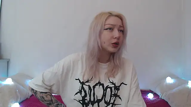 Snapshot of Emily_hardcore chatting on July 2026 09:07:02 PM Emily hardcore online show from July 2026 09:07:02 PM