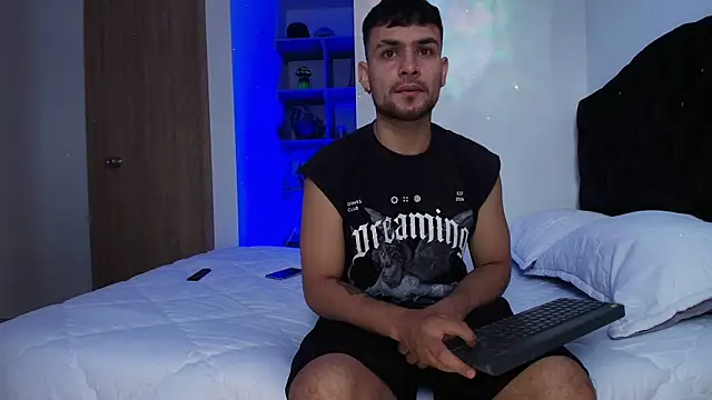 Snapshot of Aron-santoro chatting on February 2026 04:00:02 PM Aron-santoro online show from February 2026 04:00:02 PM