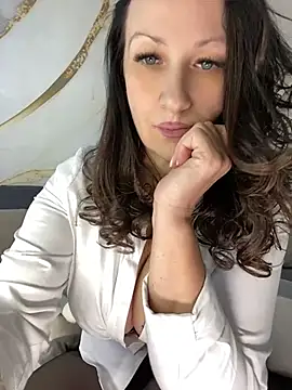 Katie-n online show from July 2026 07:04:01 AM
