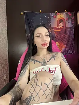 Snapshot of Molly__Moon chatting on January 2026 06:38:01 AM Molly Moon online show from January 2026 06:38:01 AM