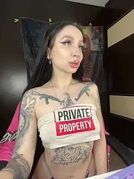 Snapshot of Molly__Moon chatting on February 2026 02:18:02 AM Molly Moon online show from February 2026 02:18:02 AM