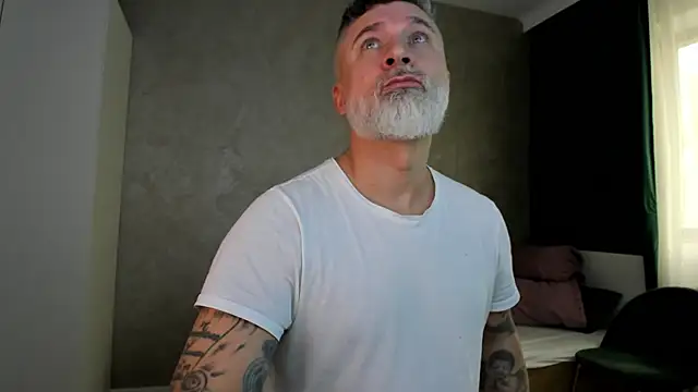 Snapshot of BlowMyXXL chatting on December 2024 11:07:01 AM BlowMyXXL online show from December 2024 11:07:01 AM