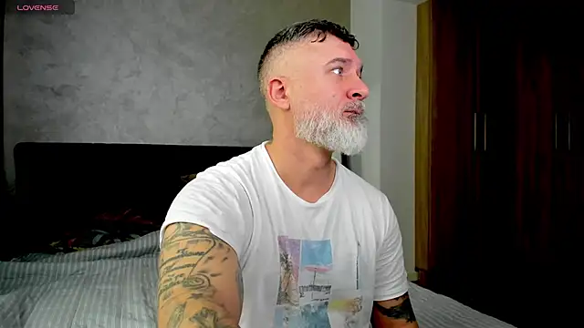 Snapshot of BlowMyXXL chatting on January 2025 10:31:02 AM BlowMyXXL online show from January 2025 10:31:02 AM