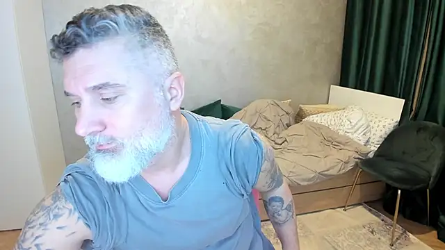 Snapshot of BlowMyXXL chatting on February 2025 07:17:01 PM BlowMyXXL online show from February 2025 07:17:01 PM