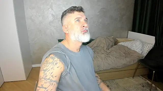 Snapshot of BlowMyXXL chatting on February 2025 08:21:01 PM BlowMyXXL online show from February 2025 08:21:01 PM