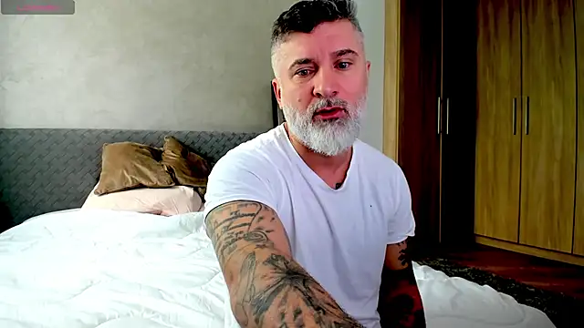 Snapshot of BlowMyXXL chatting on February 2025 07:43:01 AM BlowMyXXL online show from February 2025 07:43:01 AM