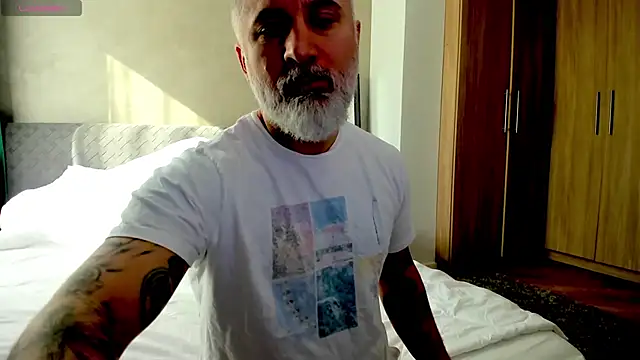 Snapshot of BlowMyXXL chatting on February 2025 08:17:01 AM BlowMyXXL online show from February 2025 08:17:01 AM