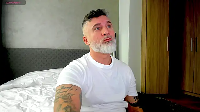 Snapshot of BlowMyXXL chatting on February 2025 02:00:01 PM BlowMyXXL online show from February 2025 02:00:01 PM