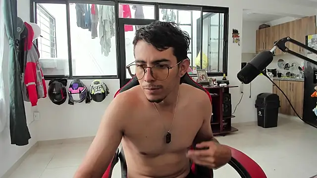 MauroD17 online show from April 2026 03:27:02 PM