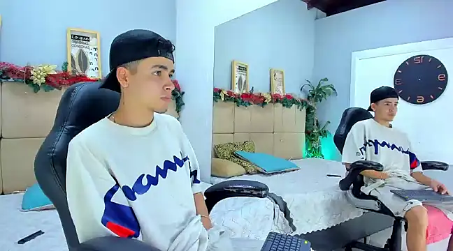 Mike 0233  online show from December 2024 12:34:01 PM