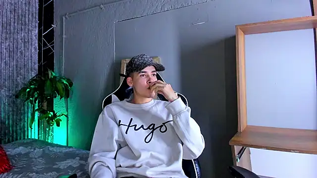 Mike 0233  online show from March 2025 04:03:01 AM