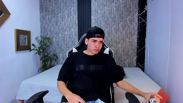 Mike 0233  online show from September 2025 02:48:01 AM