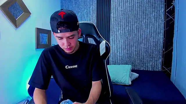 Mike 0233  online show from October 2025 04:05:02 AM