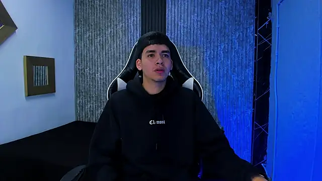 Mike 0233  online show from December 2025 04:18:02 AM